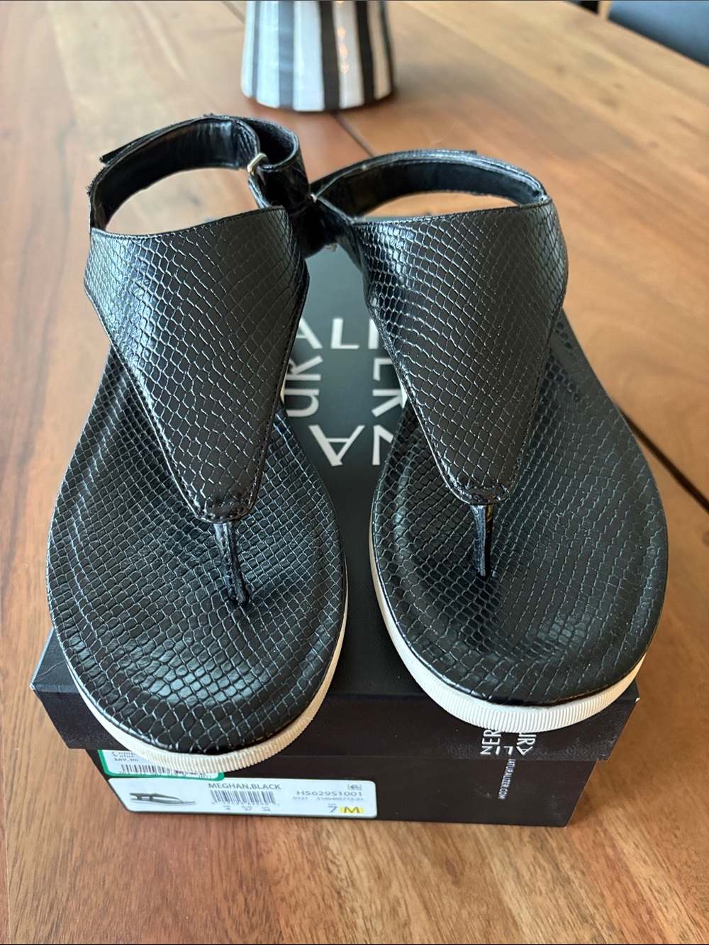 Naturalizer Meghan LA Black Sandals Box Label Size 7